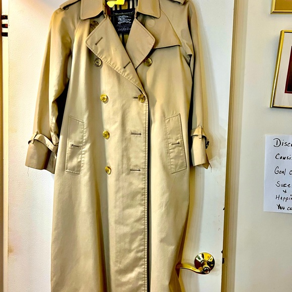 Vintage Burberry Women’s Raincoat - Picture 4 of 6